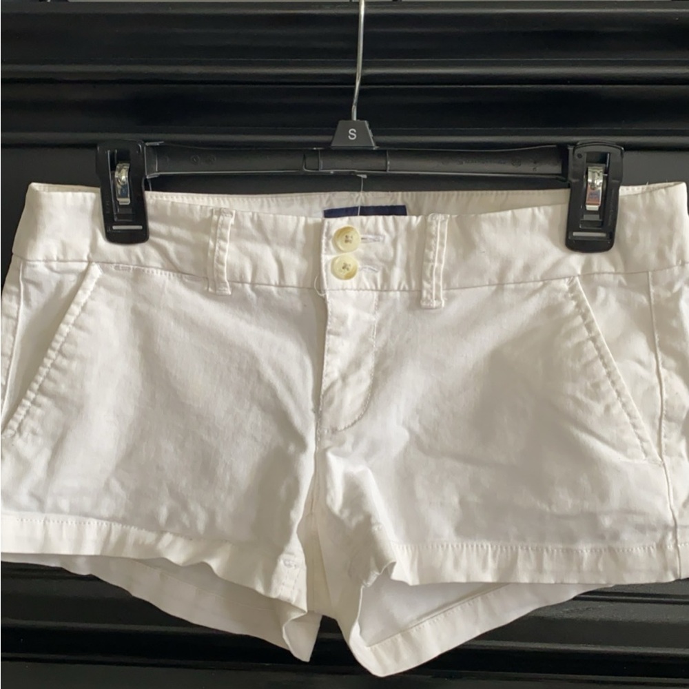 Cute white shorts that will add style to your wardrobe!!
